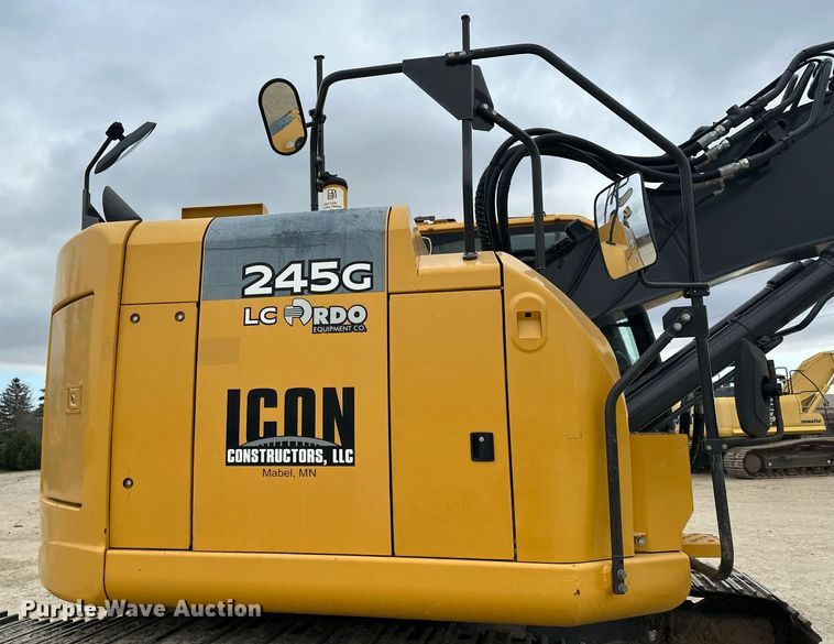 image for item LO9354 2017 John Deere 245G LC  excavator