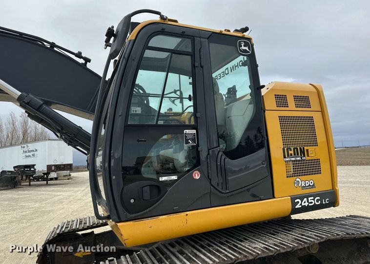 image for item LO9354 2017 John Deere 245G LC  excavator
