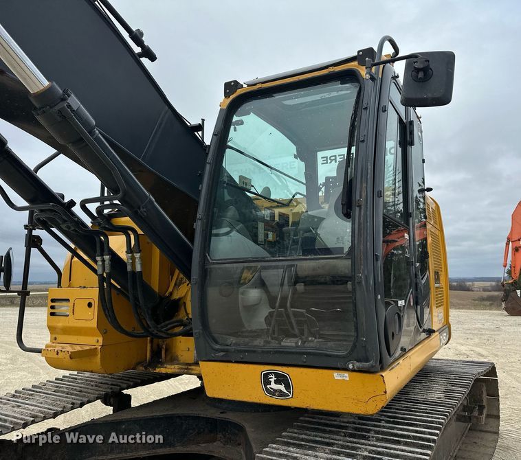 image for item LO9354 2017 John Deere 245G LC  excavator