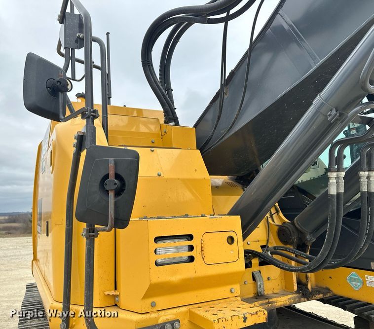 image for item LO9354 2017 John Deere 245G LC  excavator