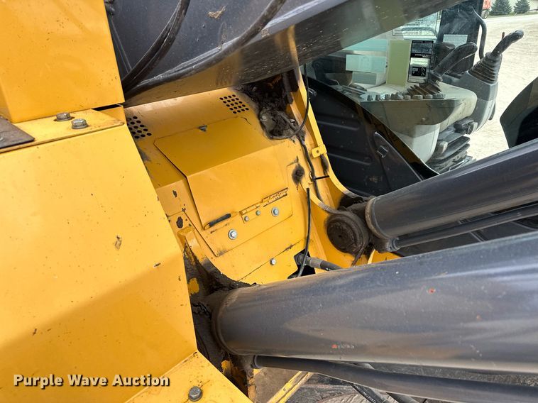 image for item LO9354 2017 John Deere 245G LC  excavator