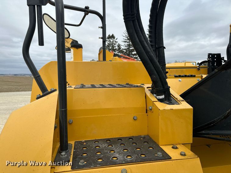 image for item LO9354 2017 John Deere 245G LC  excavator