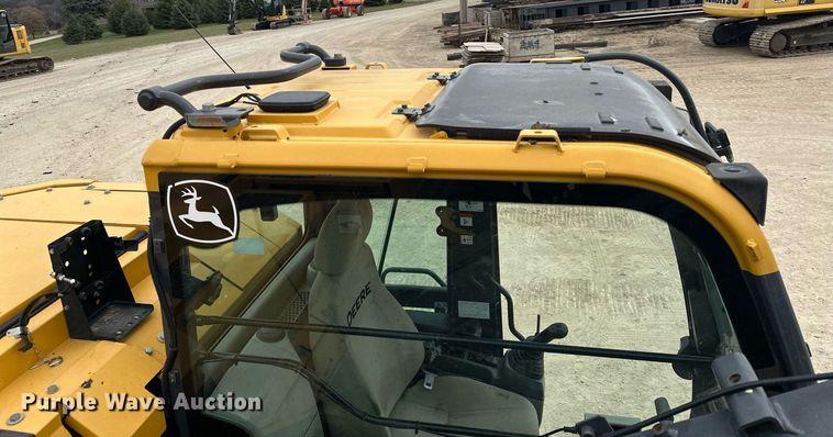 image for item LO9354 2017 John Deere 245G LC  excavator