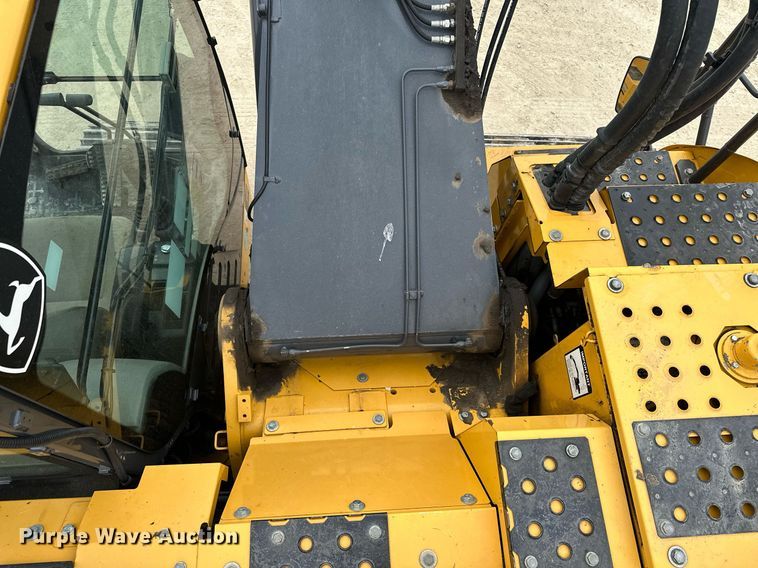 image for item LO9354 2017 John Deere 245G LC  excavator
