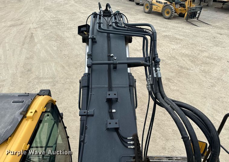 image for item LO9354 2017 John Deere 245G LC  excavator