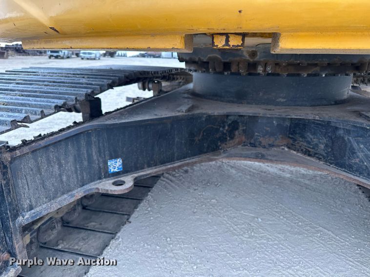 image for item LO9354 2017 John Deere 245G LC  excavator