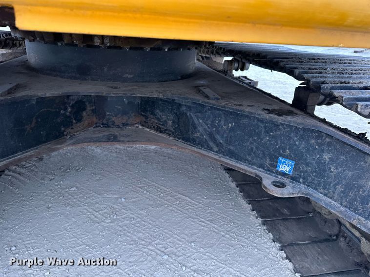 image for item LO9354 2017 John Deere 245G LC  excavator