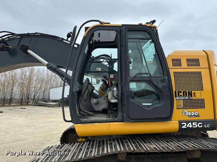 image for item LO9354 2017 John Deere 245G LC  excavator