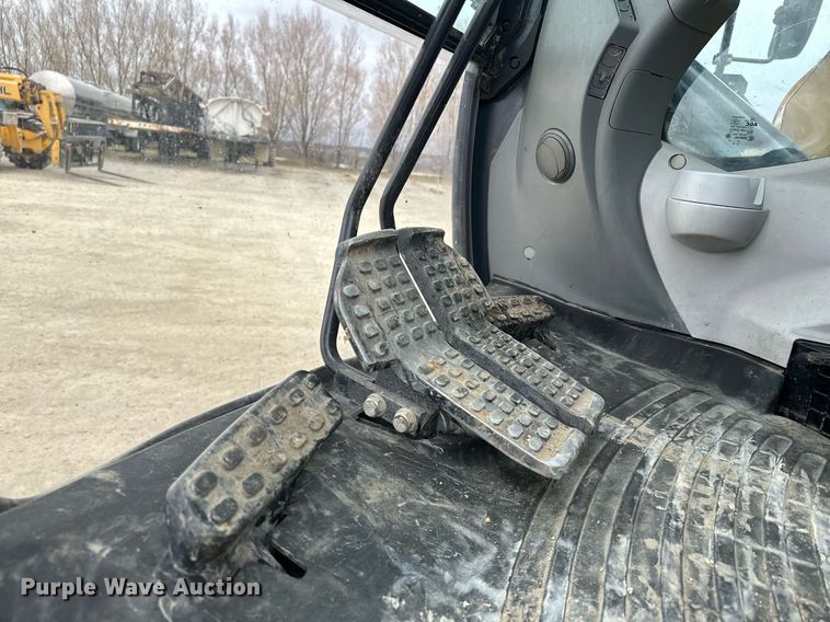 image for item LO9354 2017 John Deere 245G LC  excavator