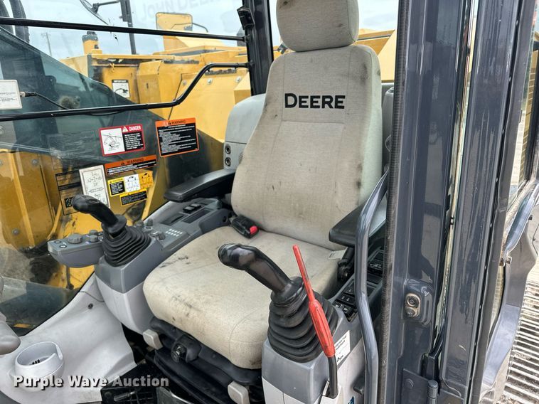 image for item LO9354 2017 John Deere 245G LC  excavator