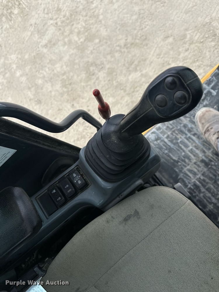 image for item LO9354 2017 John Deere 245G LC  excavator