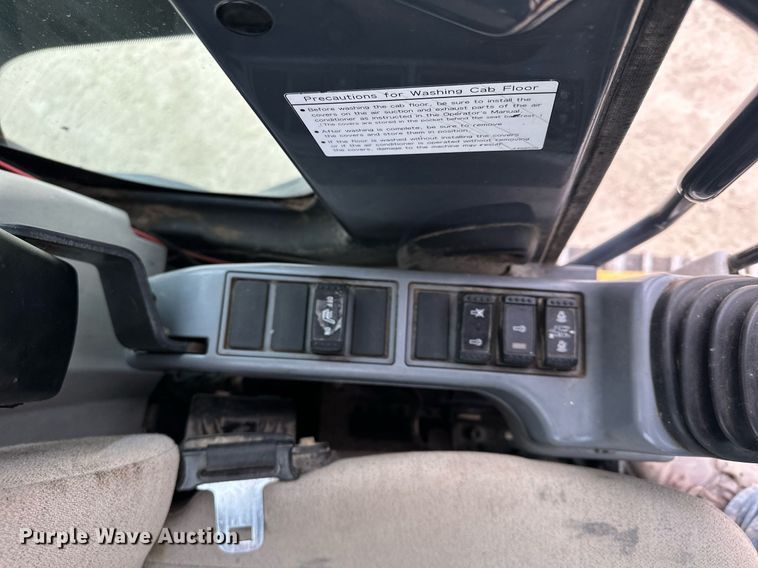 image for item LO9354 2017 John Deere 245G LC  excavator