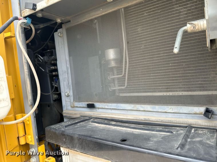 image for item LO9354 2017 John Deere 245G LC  excavator