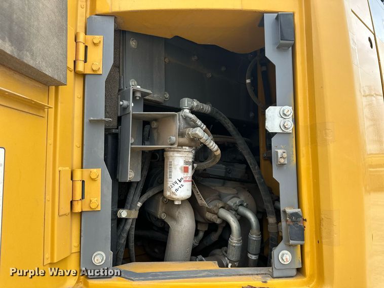 image for item LO9354 2017 John Deere 245G LC  excavator