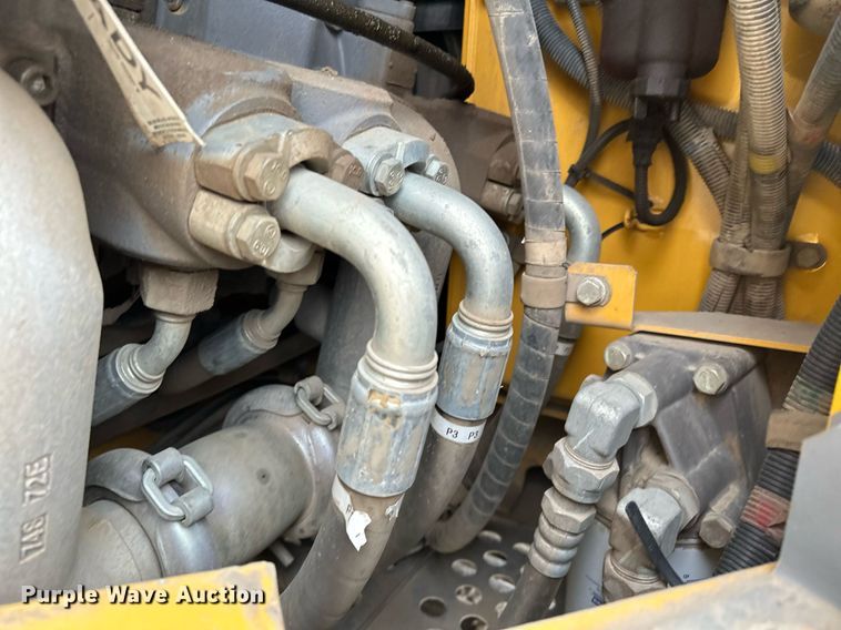 image for item LO9354 2017 John Deere 245G LC  excavator