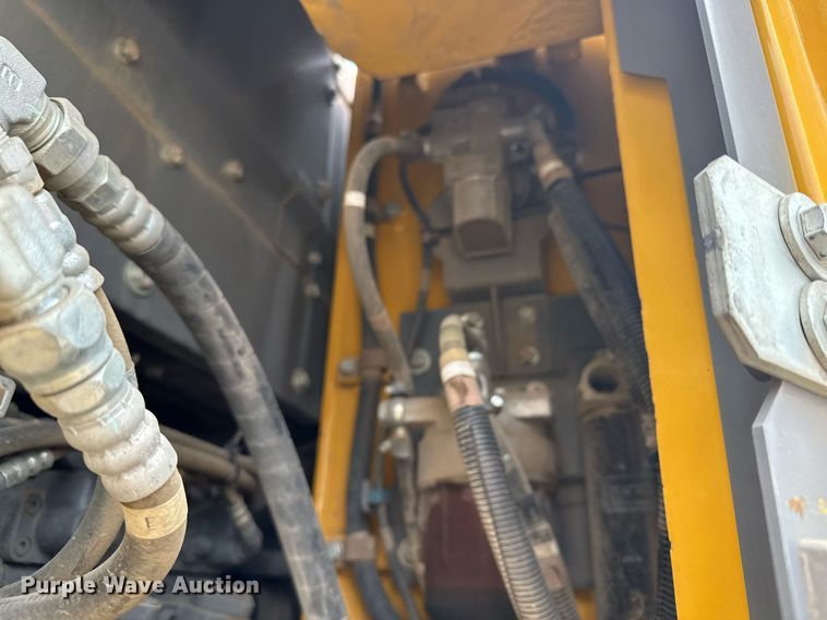 image for item LO9354 2017 John Deere 245G LC  excavator