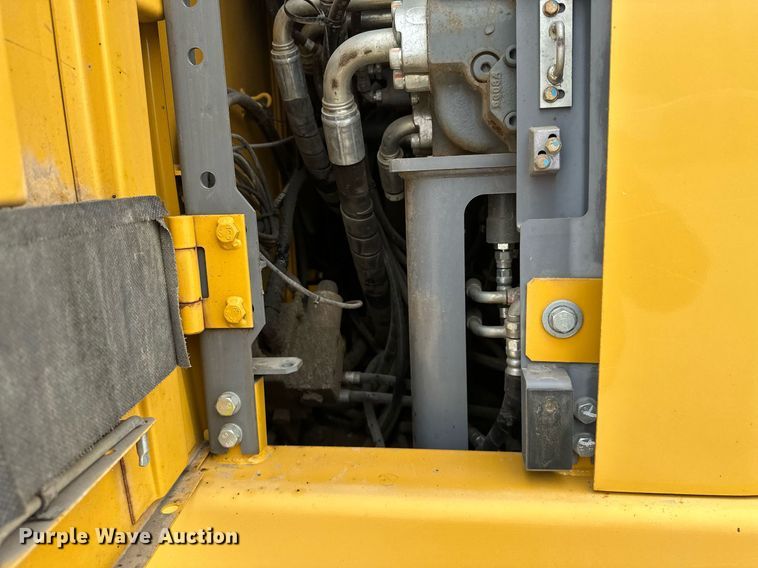 image for item LO9354 2017 John Deere 245G LC  excavator