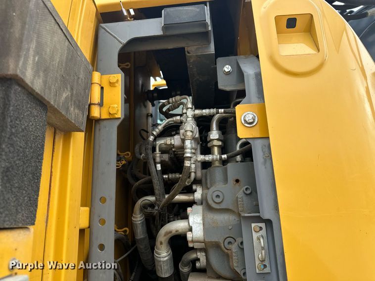 image for item LO9354 2017 John Deere 245G LC  excavator