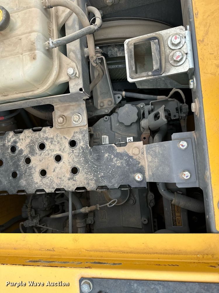 image for item LO9354 2017 John Deere 245G LC  excavator