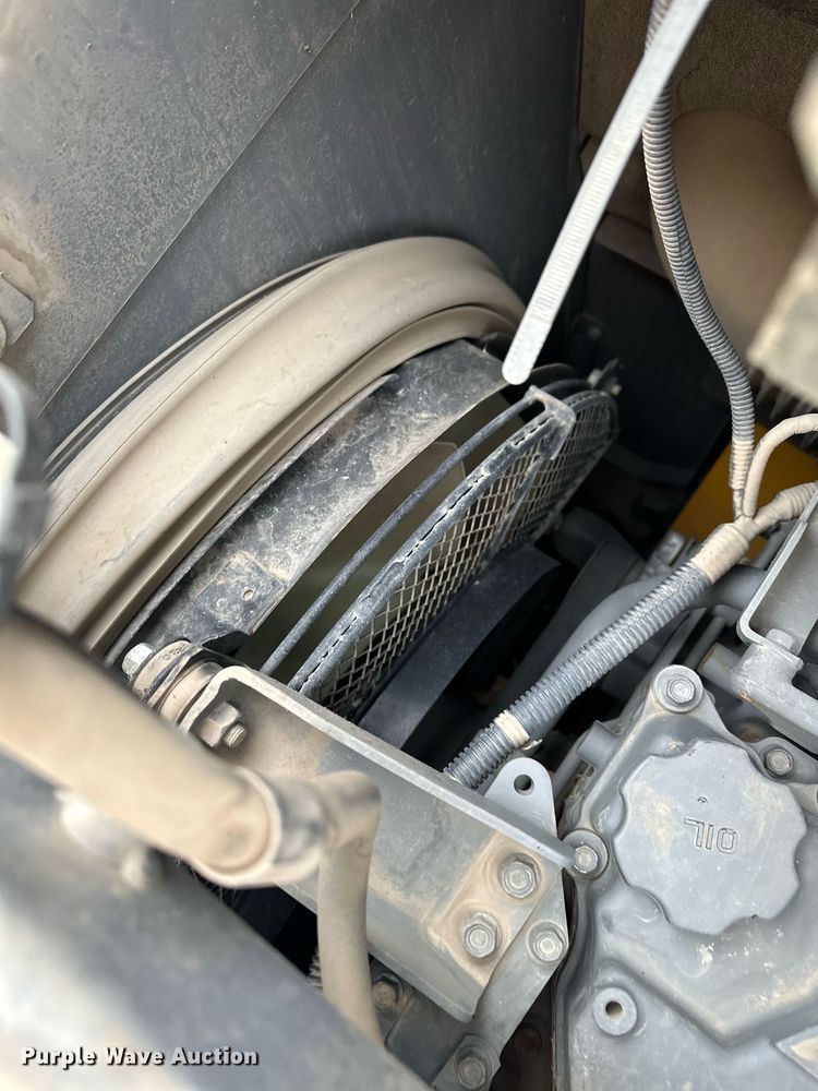 image for item LO9354 2017 John Deere 245G LC  excavator