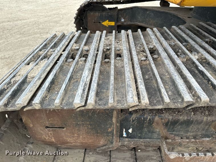 image for item LO9354 2017 John Deere 245G LC  excavator