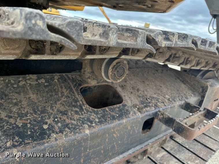 image for item LO9354 2017 John Deere 245G LC  excavator