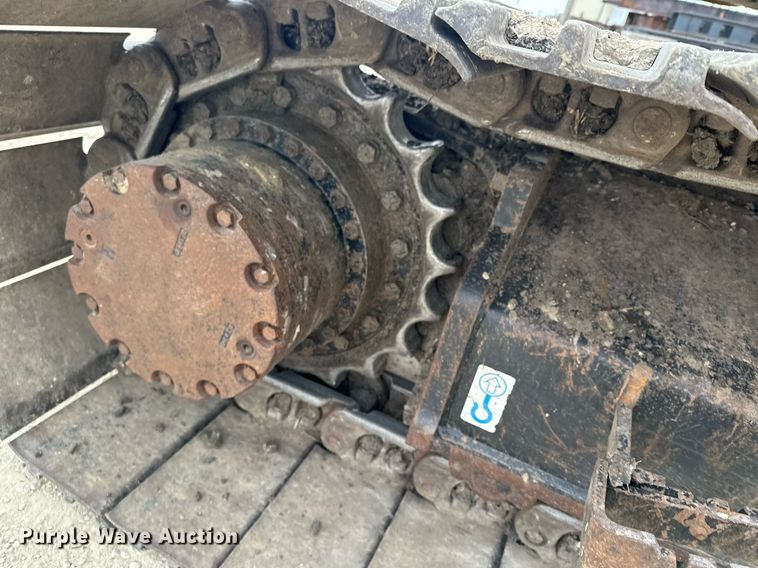 image for item LO9354 2017 John Deere 245G LC  excavator