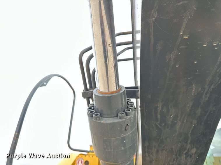 image for item LO9355 2012 John Deere FF135DX  excavator