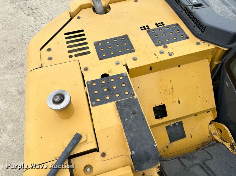 image for item LO9355 2012 John Deere FF135DX  excavator