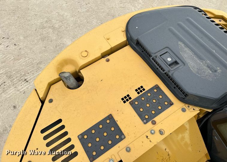 image for item LO9355 2012 John Deere FF135DX  excavator