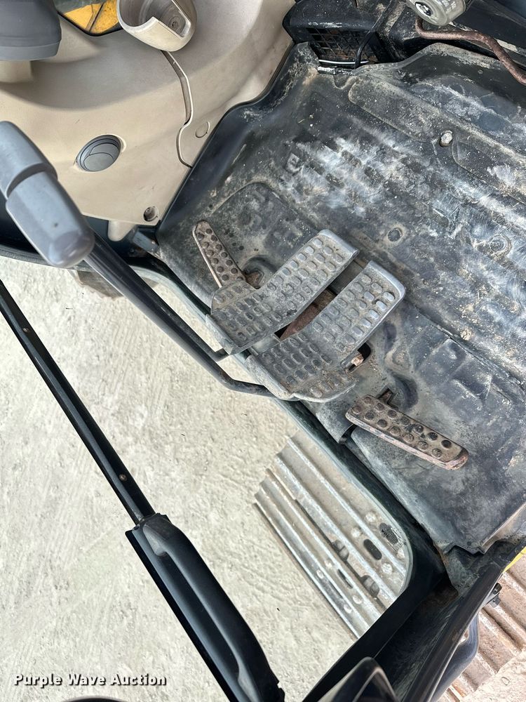 image for item LO9355 2012 John Deere FF135DX  excavator