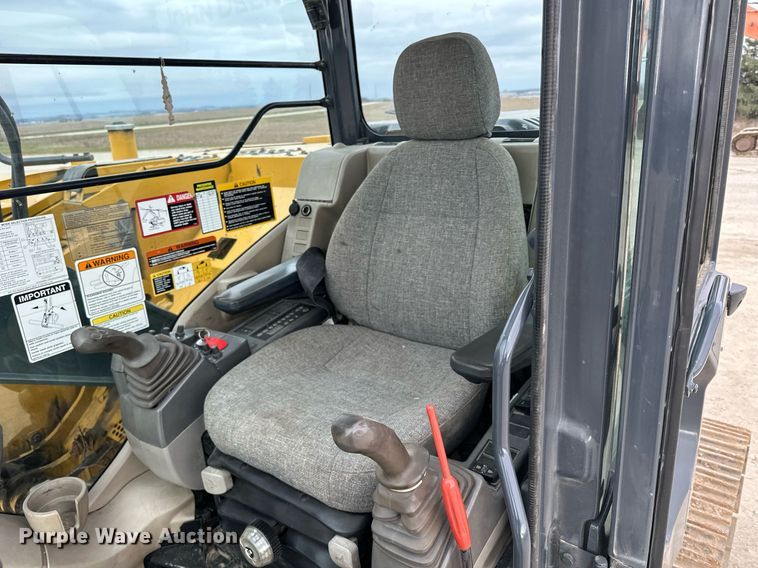 image for item LO9355 2012 John Deere FF135DX  excavator