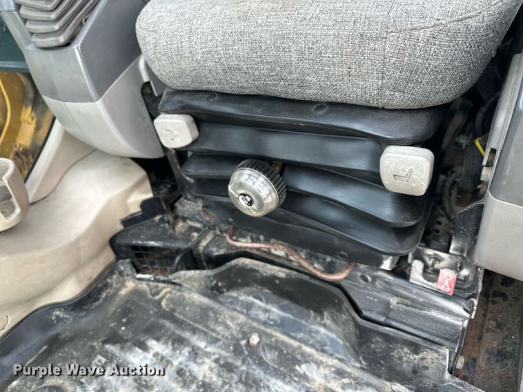 image for item LO9355 2012 John Deere FF135DX  excavator