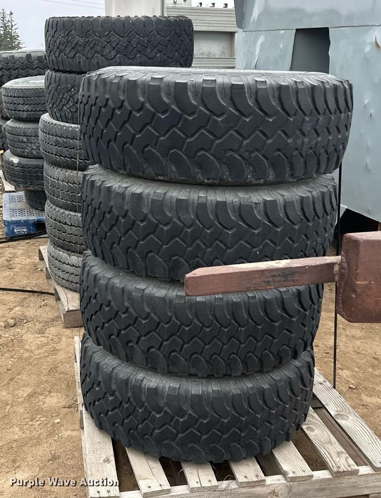 image for item LO9358 Tires and wheels