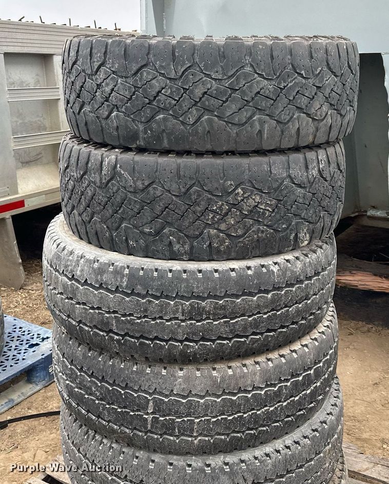image for item LO9358 Tires and wheels