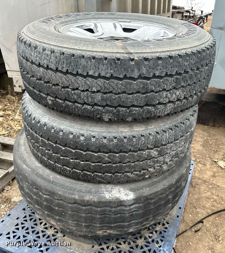 image for item LO9358 Tires and wheels