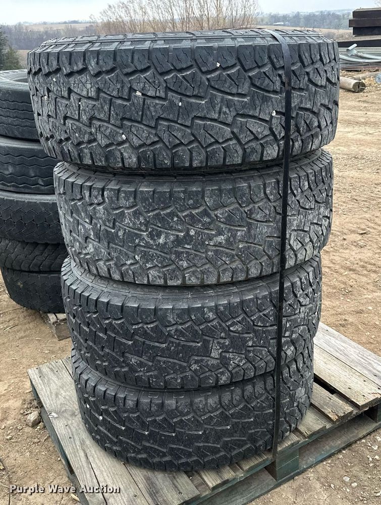 image for item LO9358 Tires and wheels