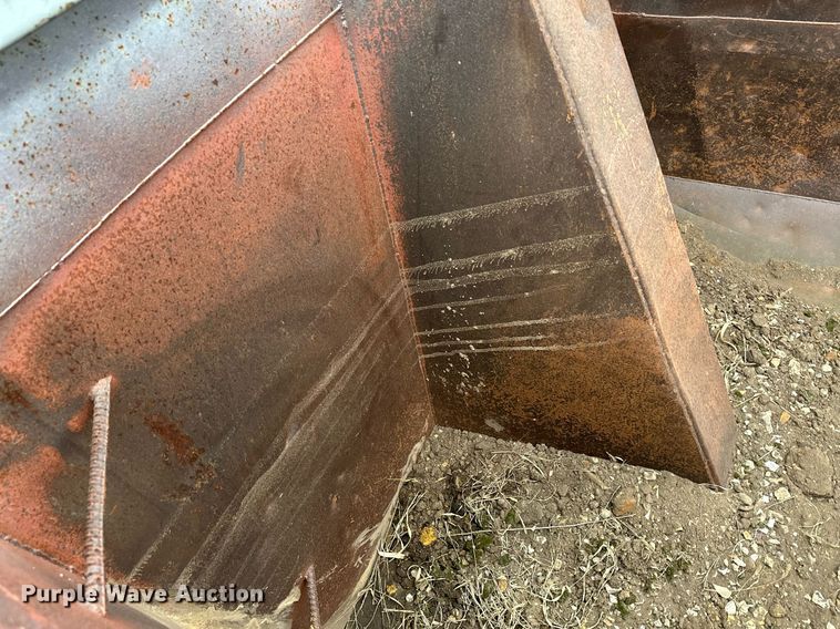 image for item LO9360 Heil  dump truck bed