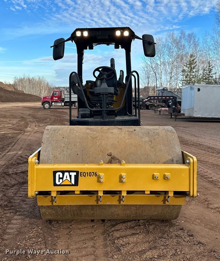 image for item LO9367 2021 Caterpillar CS44B  single drum vibratory roller