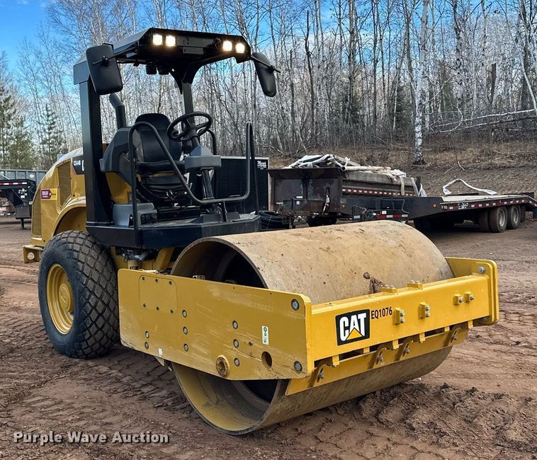 image for item LO9367 2021 Caterpillar CS44B  single drum vibratory roller