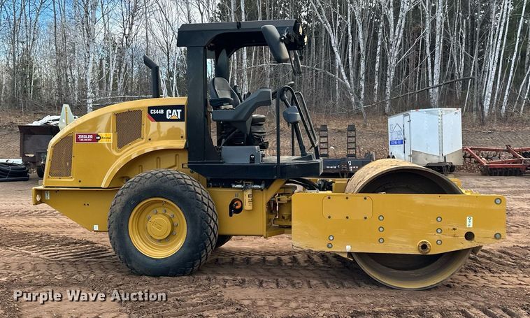 image for item LO9367 2021 Caterpillar CS44B  single drum vibratory roller