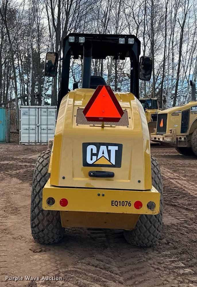 image for item LO9367 2021 Caterpillar CS44B  single drum vibratory roller