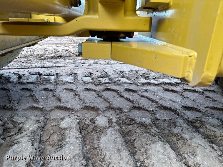 image for item LO9367 2021 Caterpillar CS44B  single drum vibratory roller