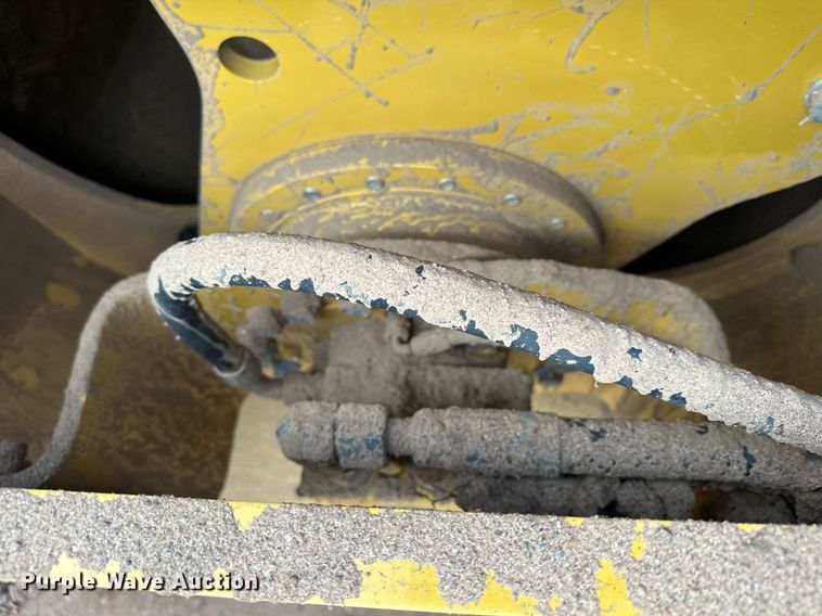 image for item LO9367 2021 Caterpillar CS44B  single drum vibratory roller