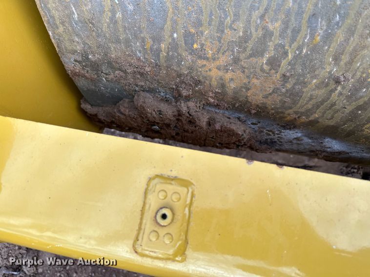 image for item LO9367 2021 Caterpillar CS44B  single drum vibratory roller