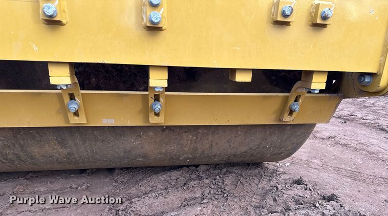 image for item LO9367 2021 Caterpillar CS44B  single drum vibratory roller