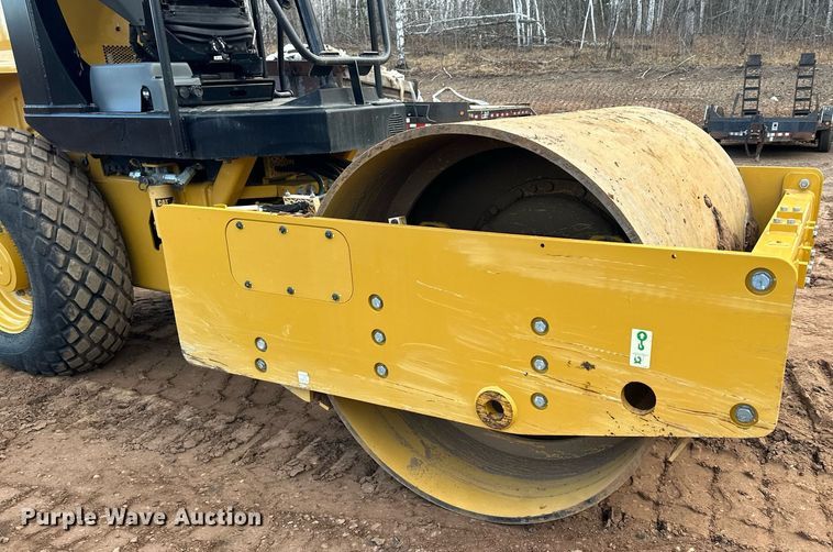 image for item LO9367 2021 Caterpillar CS44B  single drum vibratory roller