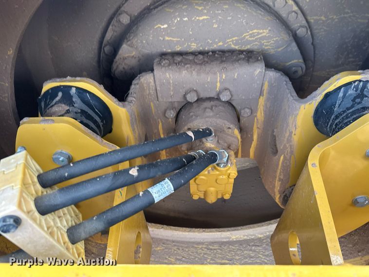 image for item LO9367 2021 Caterpillar CS44B  single drum vibratory roller