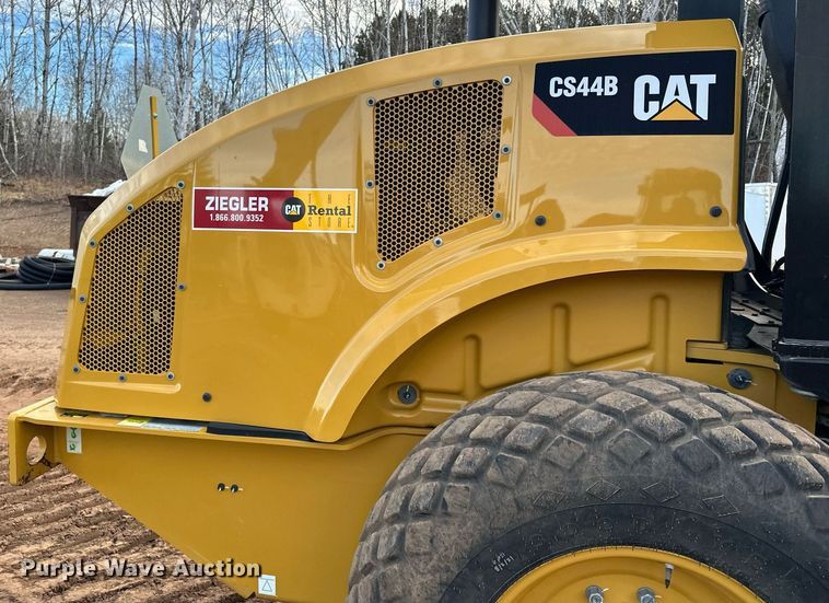 image for item LO9367 2021 Caterpillar CS44B  single drum vibratory roller