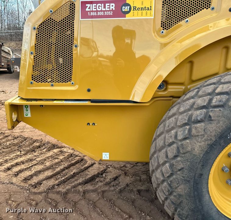 image for item LO9367 2021 Caterpillar CS44B  single drum vibratory roller